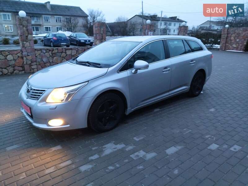 Универсал Toyota Avensis 2011 в Любешове