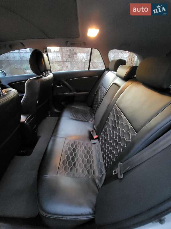 Універсал Toyota Avensis 2011 в Івано-Франківську