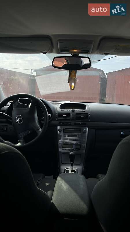 Седан Toyota Avensis 2005 в Львові