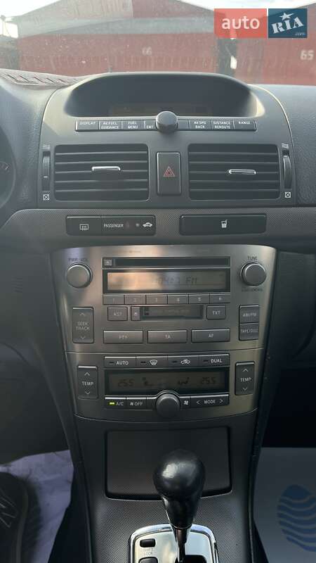 Седан Toyota Avensis 2005 в Львові