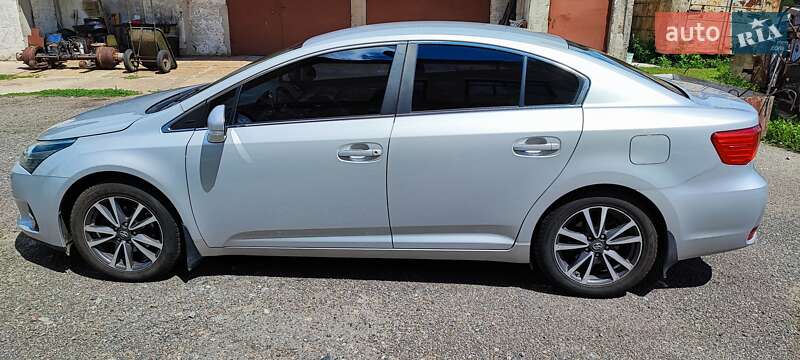 Седан Toyota Avensis 2012 в Пирятині