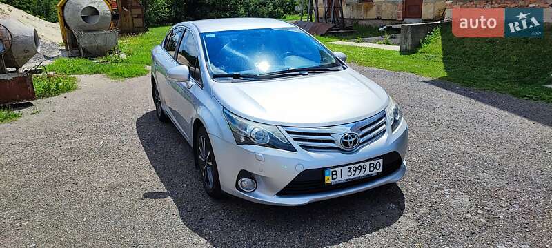 Седан Toyota Avensis 2012 в Пирятині