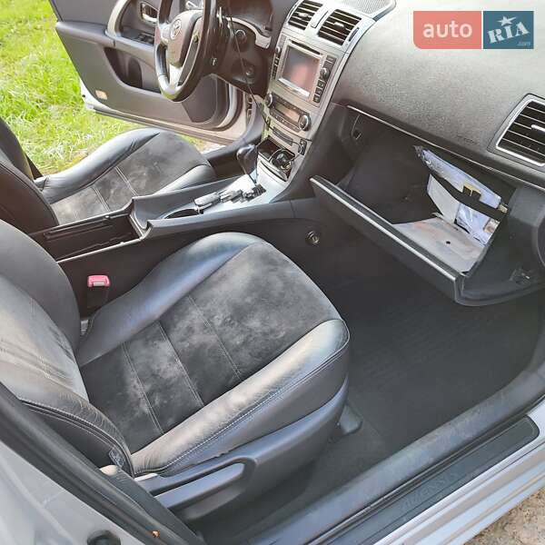 Седан Toyota Avensis 2012 в Пирятині