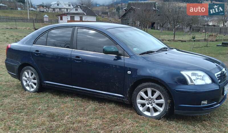 Седан Toyota Avensis 2004 в Верховине