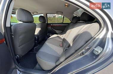 Седан Toyota Avensis 2005 в Полтаве