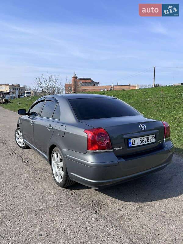 Седан Toyota Avensis 2005 в Полтаве