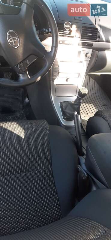 Универсал Toyota Avensis 2006 в Звягеле