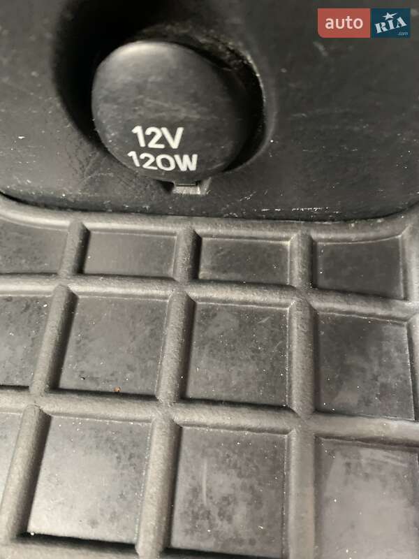 Седан Toyota Avensis 2005 в Самборе