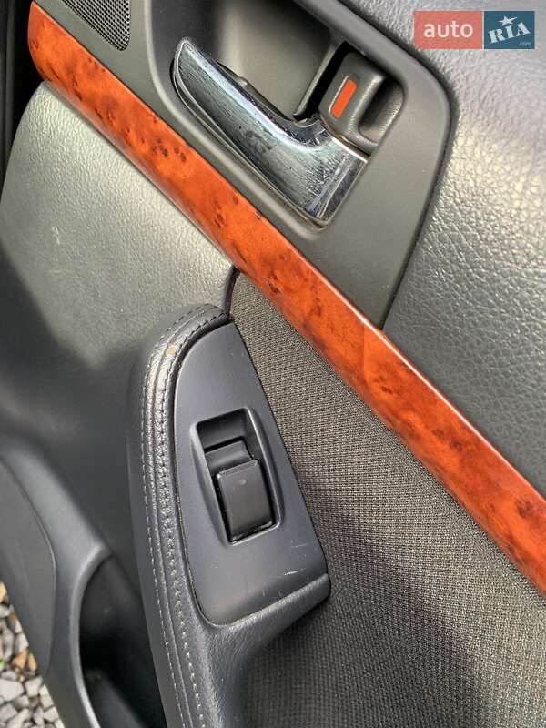 Седан Toyota Avensis 2005 в Самборе