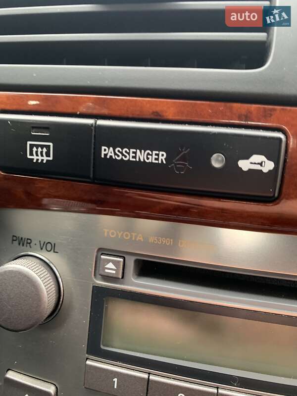 Седан Toyota Avensis 2005 в Самборе