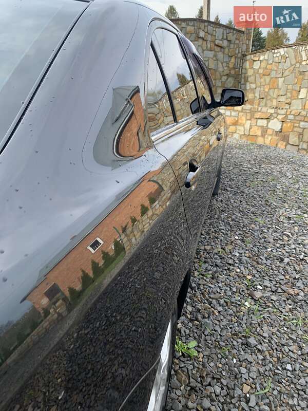 Седан Toyota Avensis 2005 в Самборе