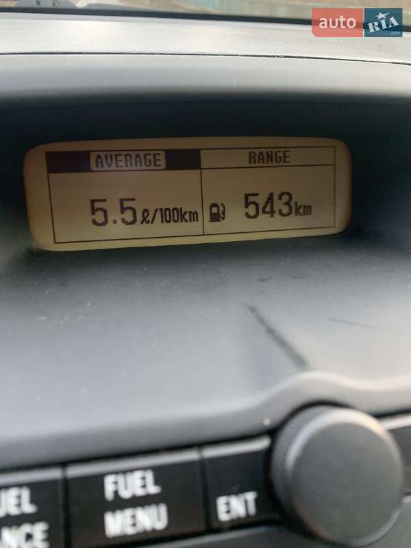 Седан Toyota Avensis 2005 в Самборе