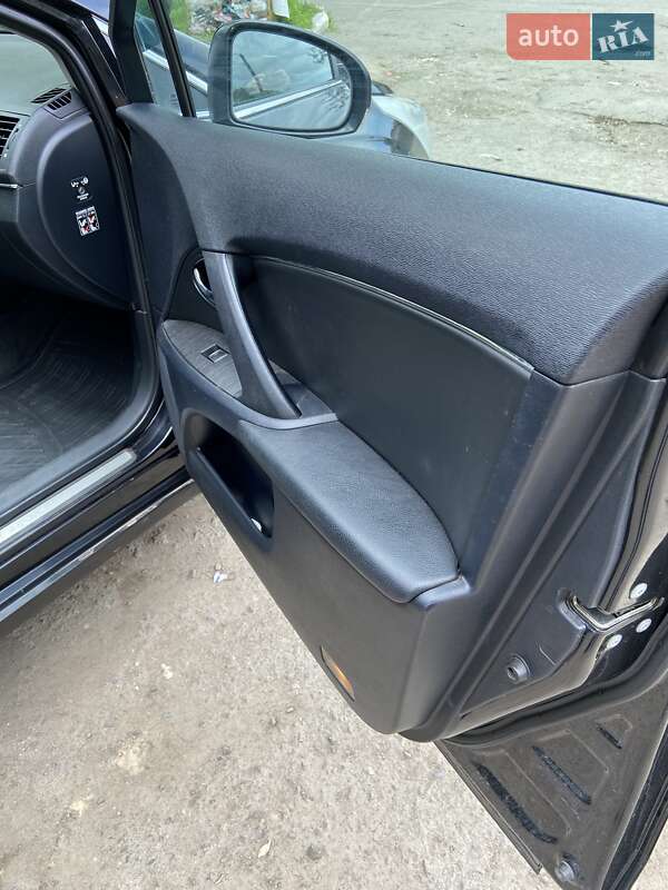 Универсал Toyota Avensis 2008 в Рени