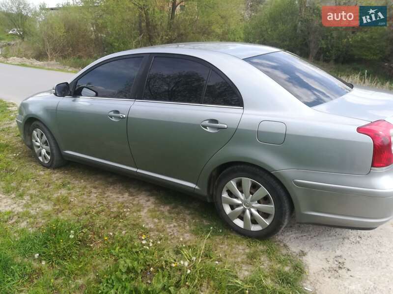 Седан Toyota Avensis 2008 в Львові