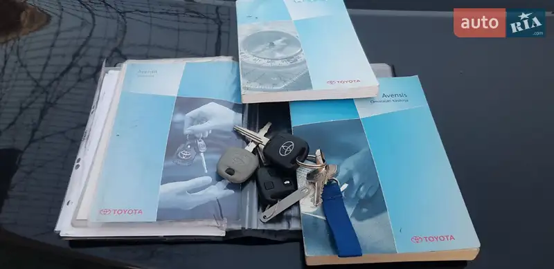 Седан Toyota Avensis 2004 в Черкассах документ