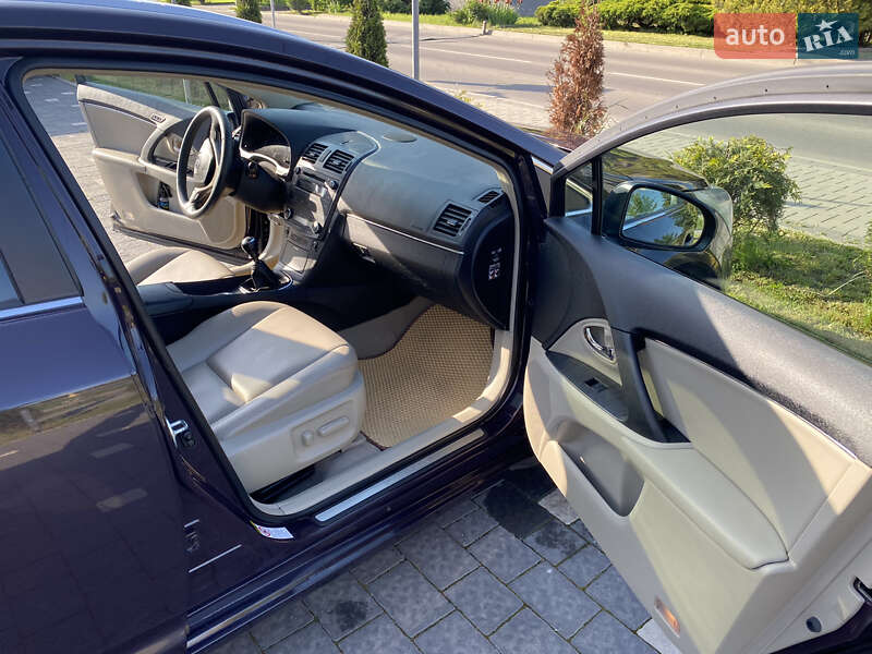 Універсал Toyota Avensis 2010 в Ужгороді