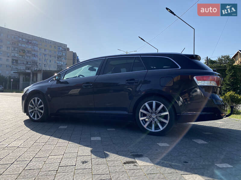 Універсал Toyota Avensis 2010 в Ужгороді