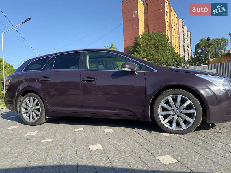 Універсал Toyota Avensis 2010 в Ужгороді