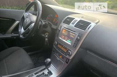 Седан Toyota Avensis 2012 в Києві