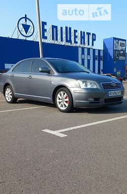Седан Toyota Avensis 2004 в Мукачевому