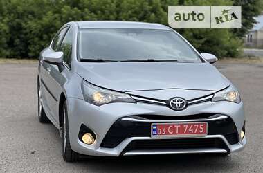 Седан Toyota Avensis 2015 в 