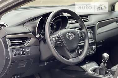 Седан Toyota Avensis 2015 в 