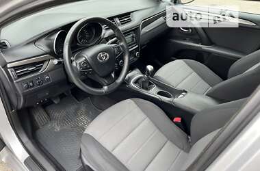 Седан Toyota Avensis 2015 в 