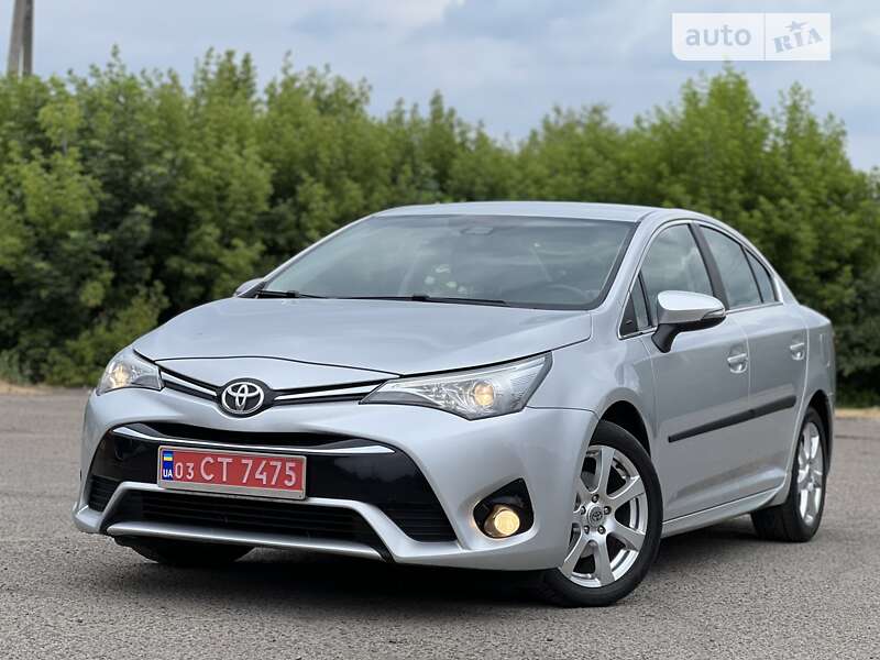 Седан Toyota Avensis 2015 в 