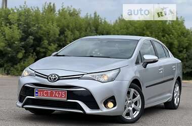 Седан Toyota Avensis 2015 в 