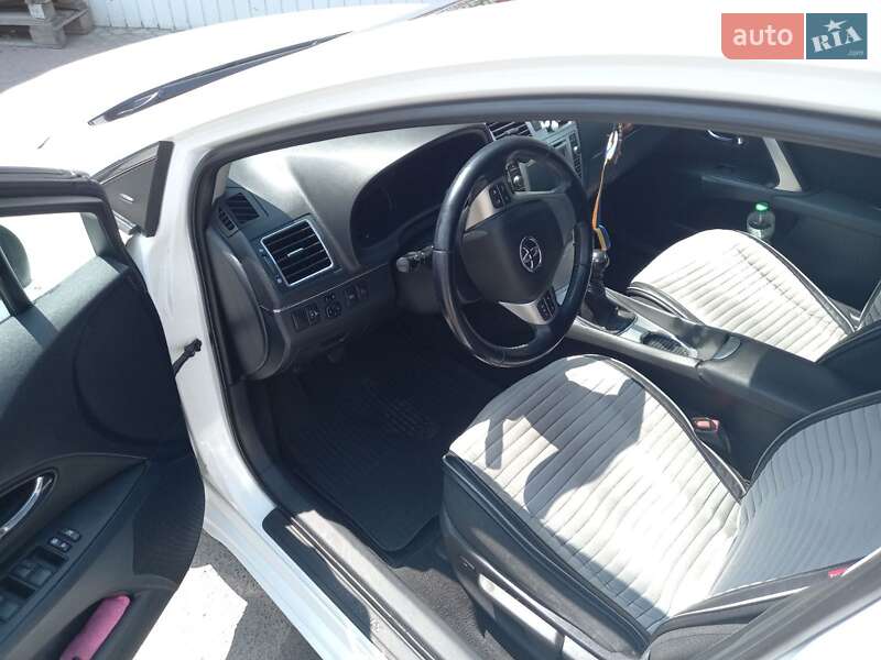 Универсал Toyota Avensis 2012 в Черкассах