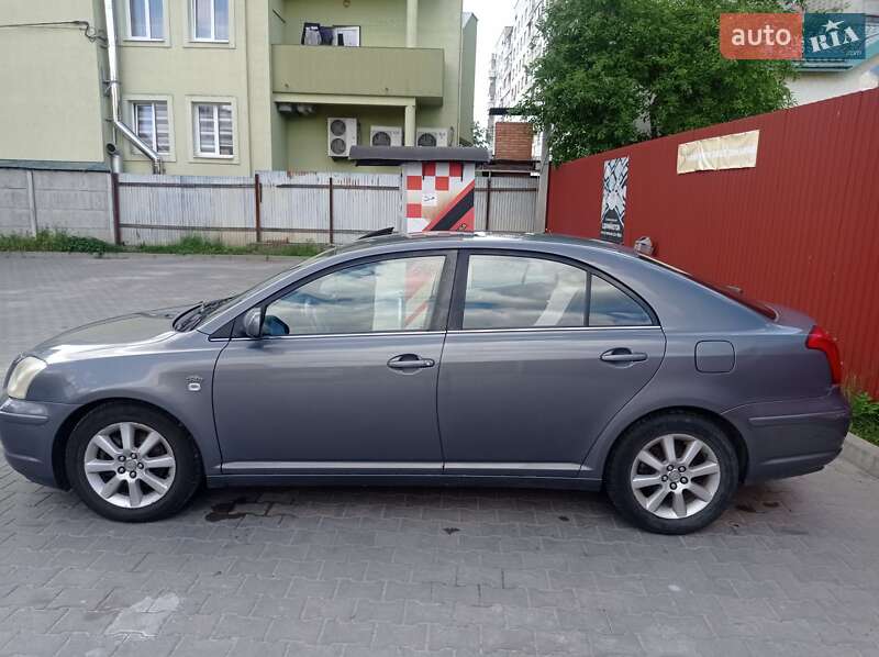 Ліфтбек Toyota Avensis 2005 в Львові