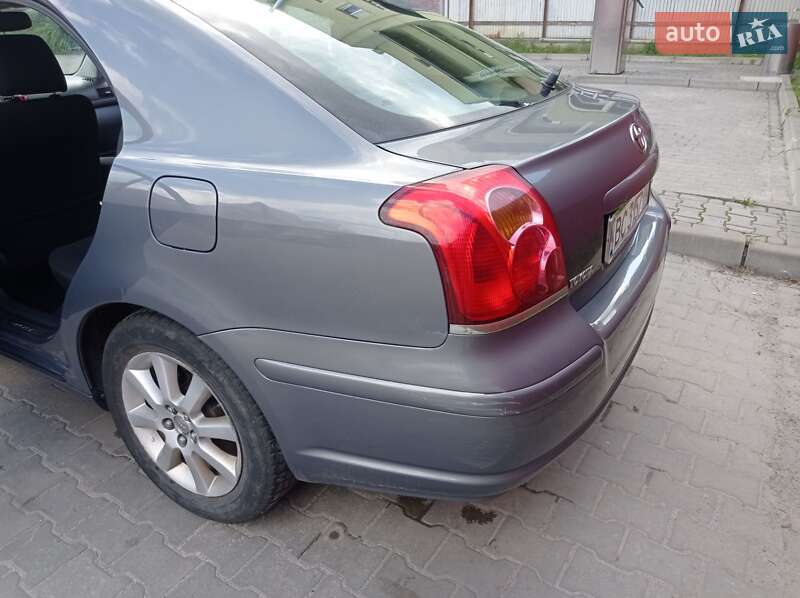 Ліфтбек Toyota Avensis 2005 в Львові