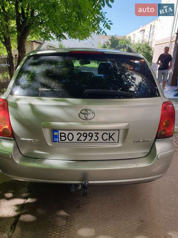 Універсал Toyota Avensis 2003 в Чорткові