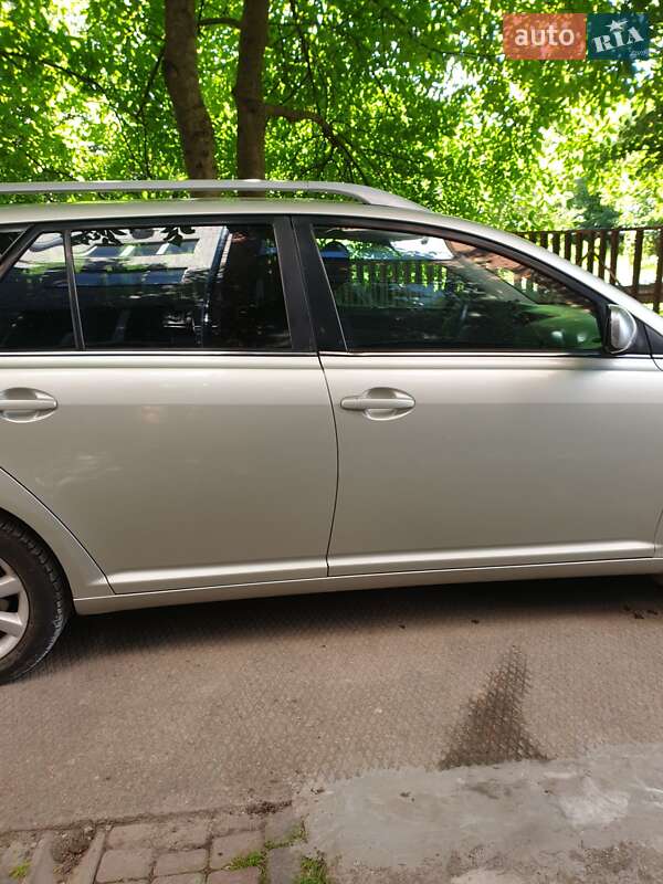 Універсал Toyota Avensis 2003 в Чорткові