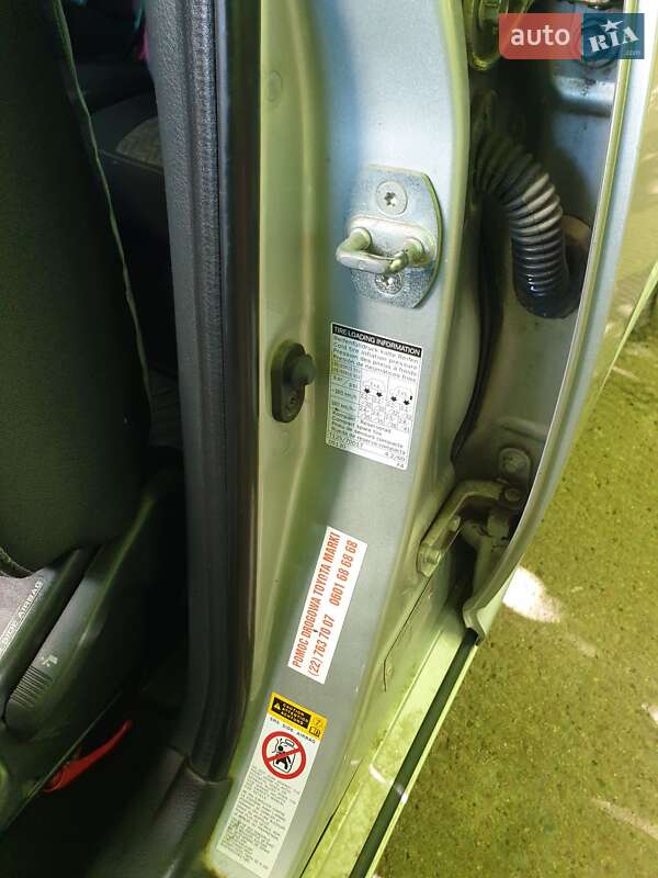 Універсал Toyota Avensis 2003 в Чорткові