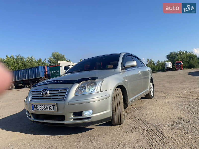 Седан Toyota Avensis 2004 в Кривом Роге