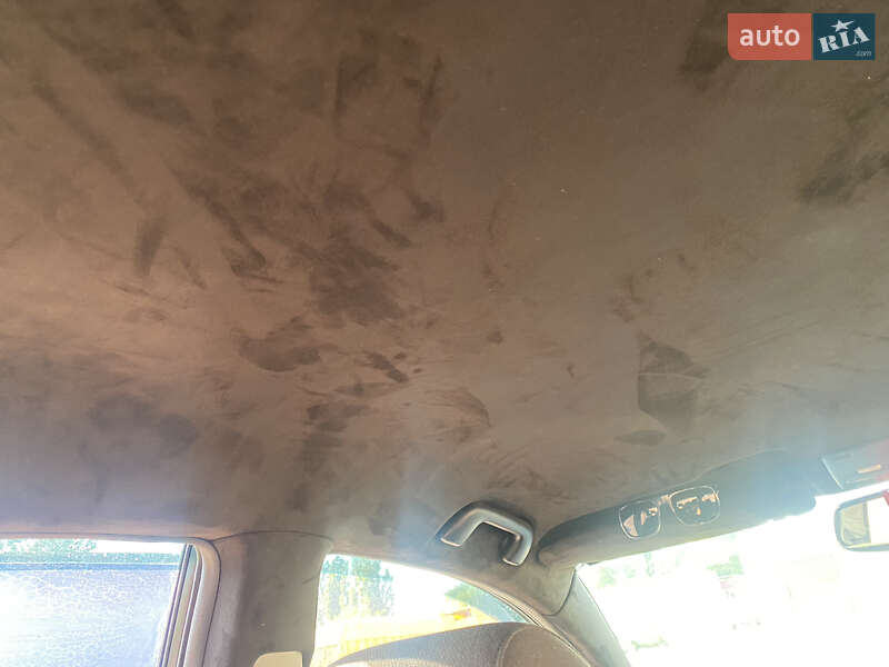 Седан Toyota Avensis 2004 в Кривом Роге