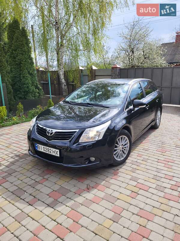 Універсал Toyota Avensis 2011 в Полтаві