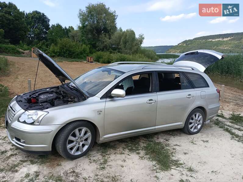 Універсал Toyota Avensis 2004 в Кам'янець-Подільському