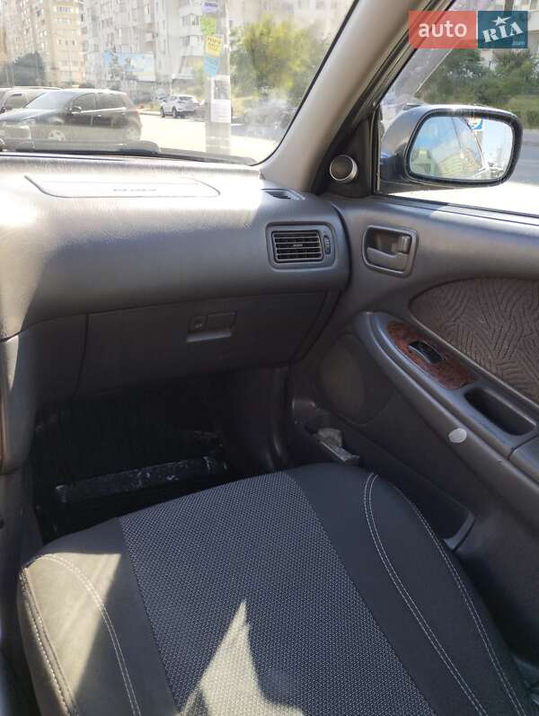 Седан Toyota Avensis 2000 в Одессе