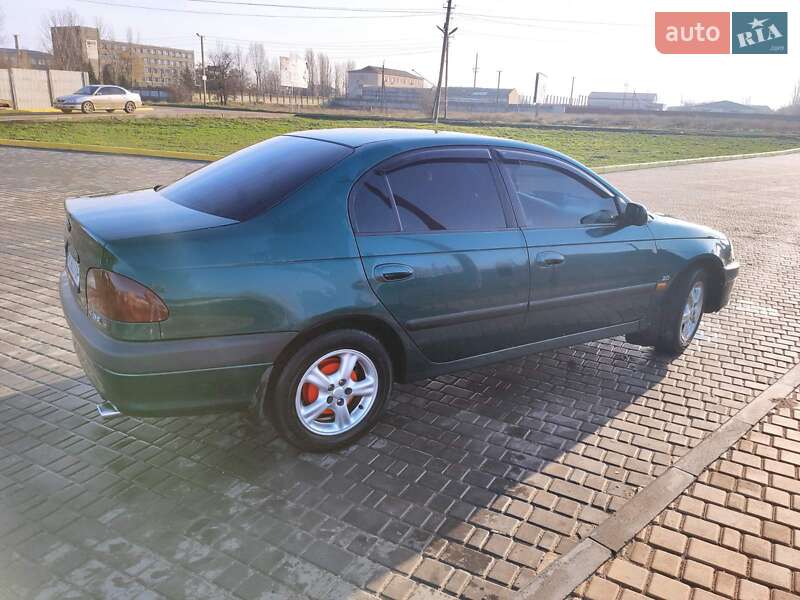Седан Toyota Avensis 1998 в Белгороде-Днестровском