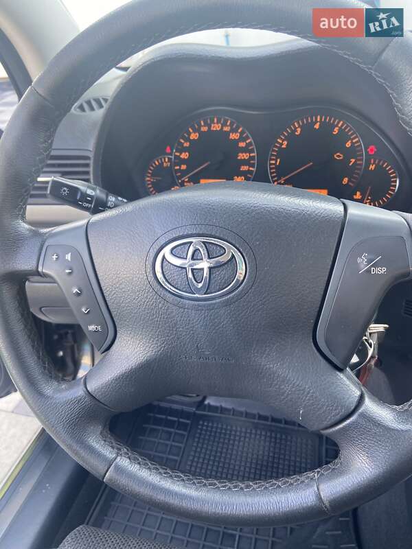 Універсал Toyota Avensis 2005 в Самборі