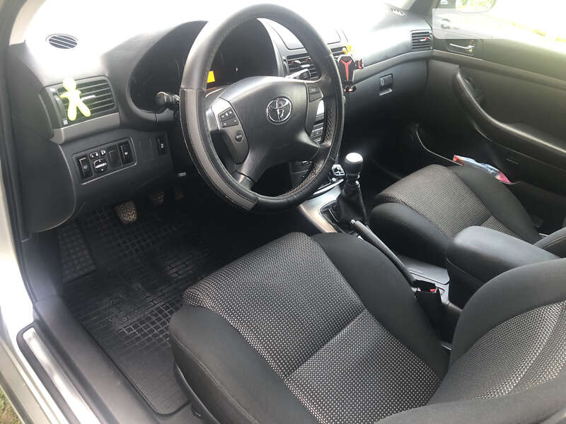 Универсал Toyota Avensis 2007 в Сторожинце