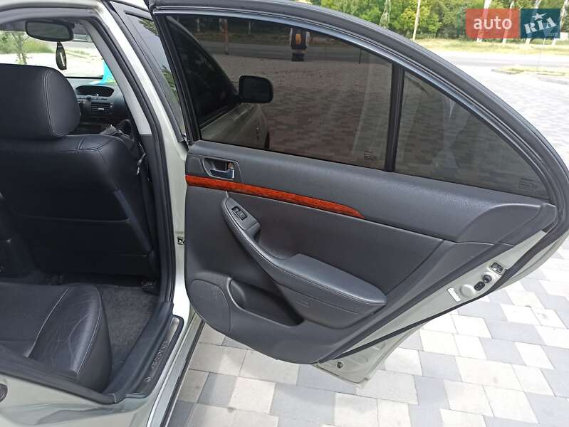 Седан Toyota Avensis 2003 в Павлограде