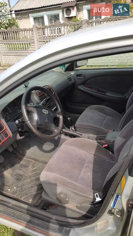 Ліфтбек Toyota Avensis 1999 в Добропіллі
