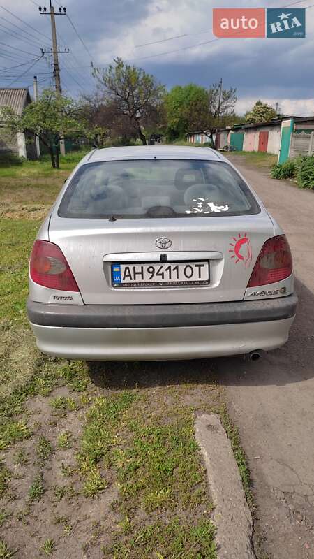Ліфтбек Toyota Avensis 1999 в Добропіллі
