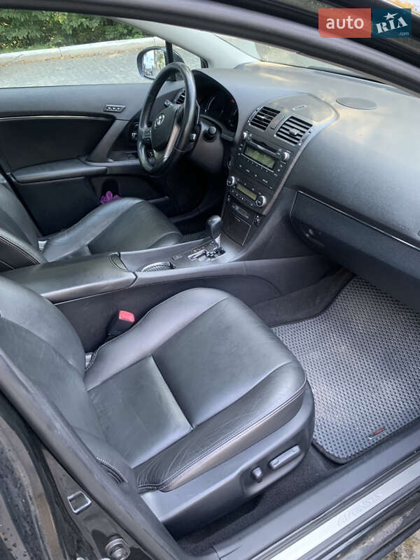 Універсал Toyota Avensis 2009 в Чернівцях