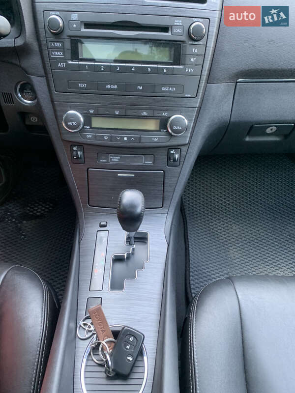 Універсал Toyota Avensis 2009 в Чернівцях