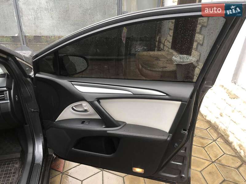 Седан Toyota Avensis 2015 в Лугинах