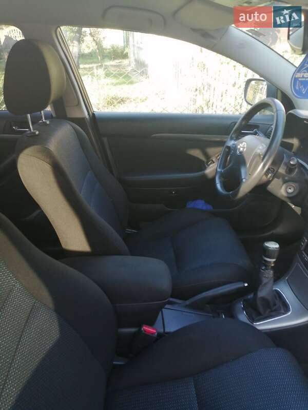 Універсал Toyota Avensis 2008 в Луцьку